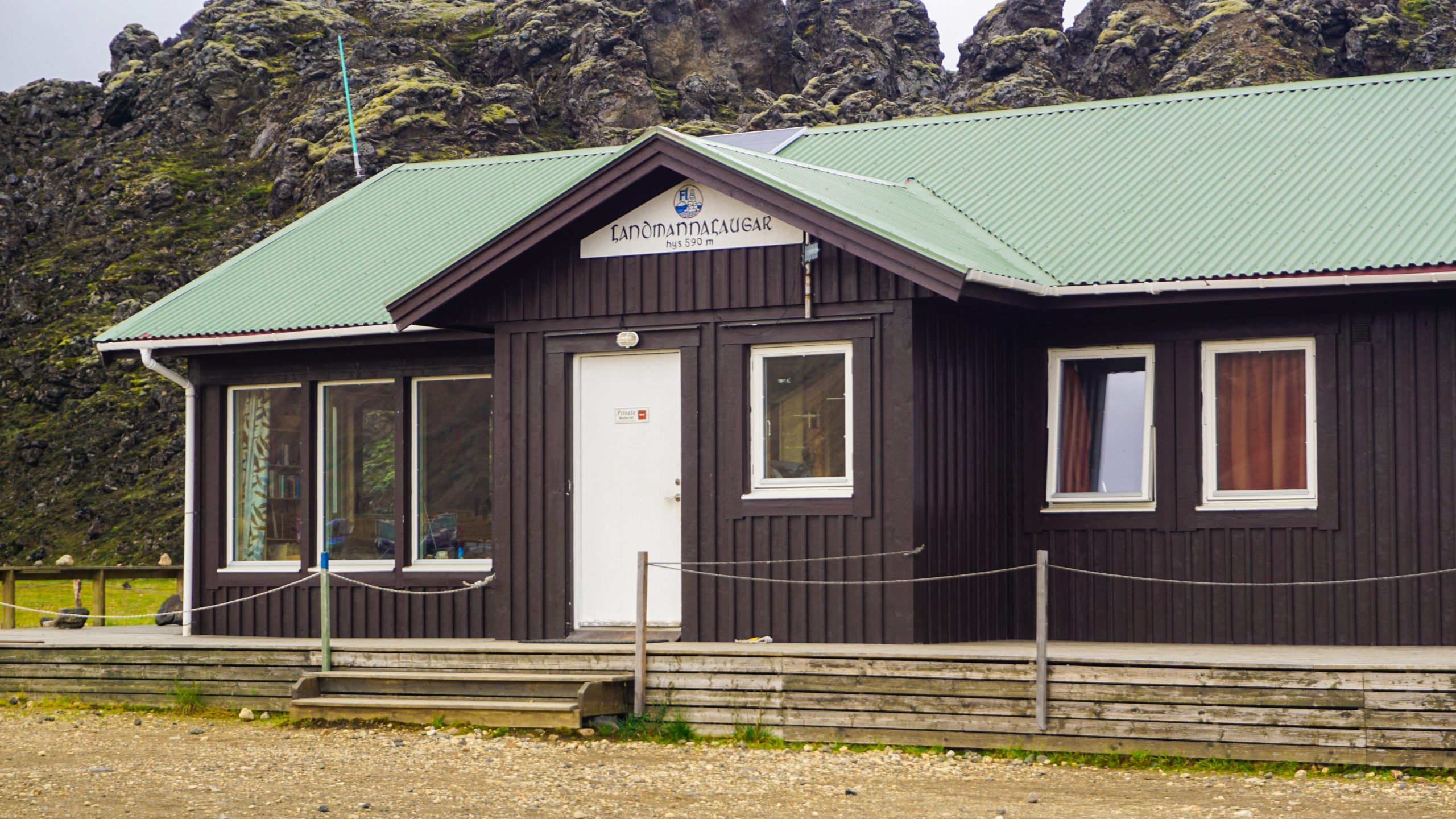 A brown hut at Landmannalaugar campsite